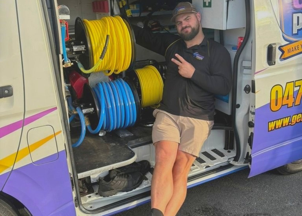 Genies Plumbing van